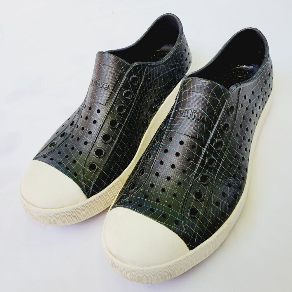 Native Black Wavy Grid Pattern Jefferson Slip-on Perforated Shoe - size M6/W8